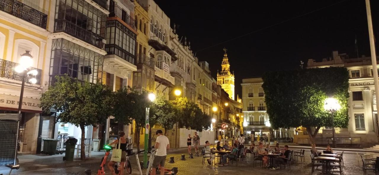Apartamento casco histórico con ático. Appartamento Siviglia Esterno foto